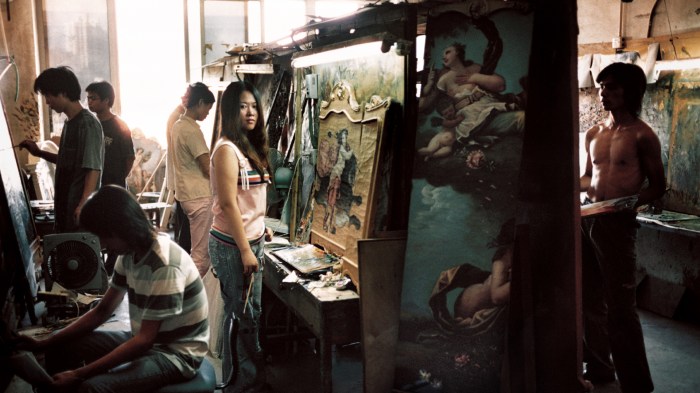 A female painter.©Haibo YU